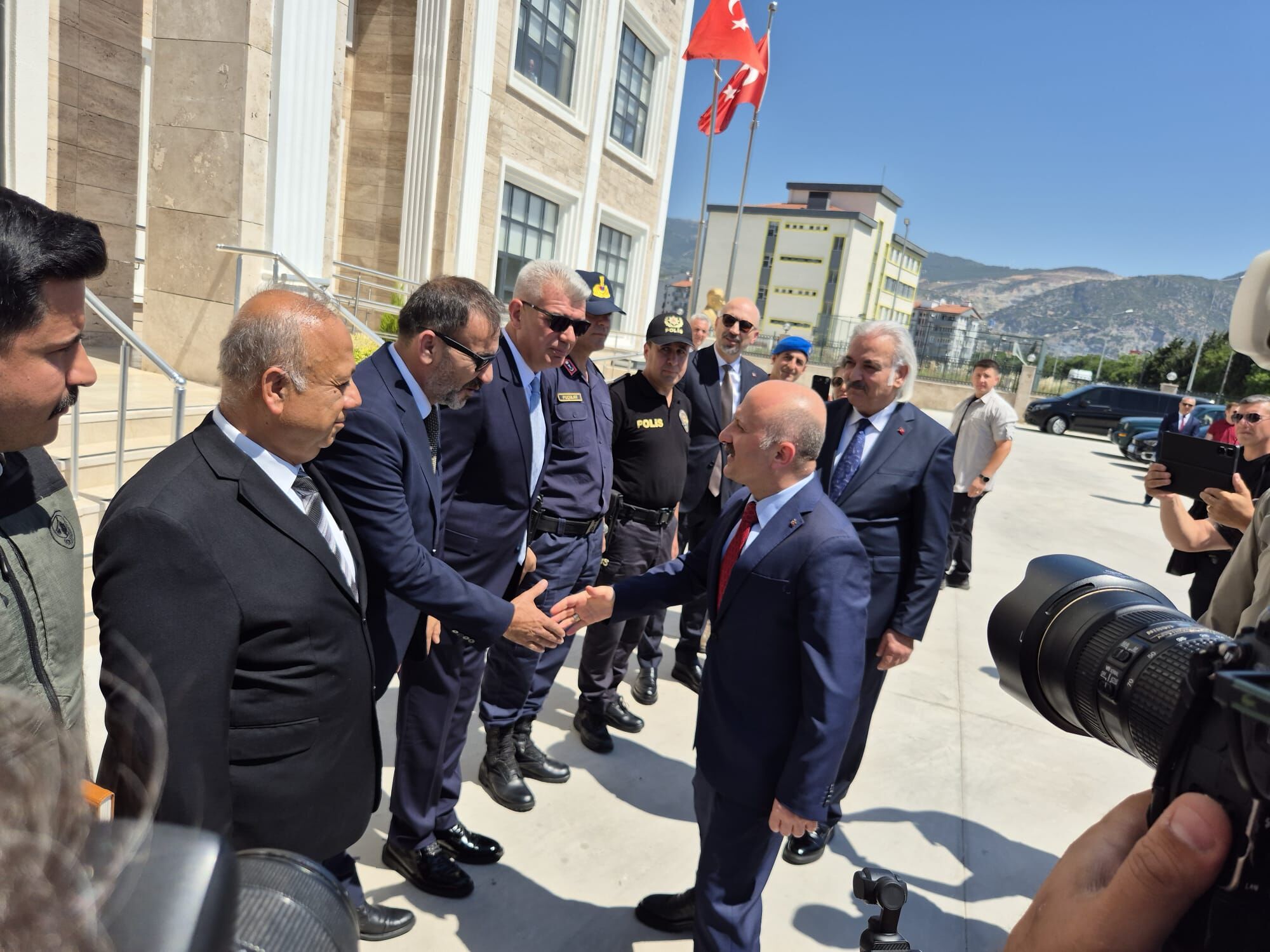 Vali Varol Söke'de çiçeklerle karşılandı