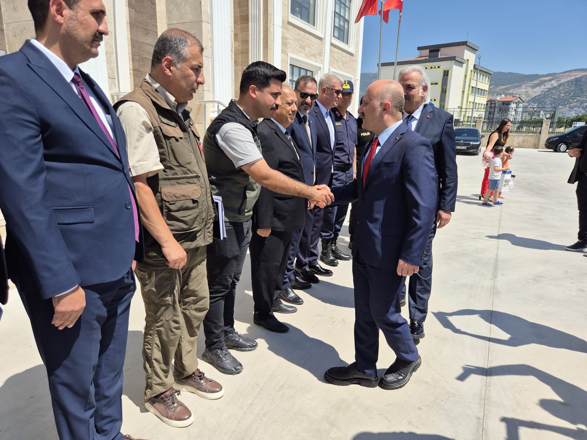 Vali Varol Söke'de çiçeklerle karşılandı