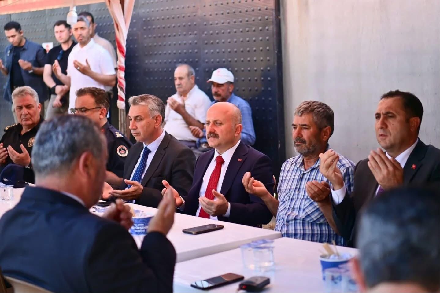 Vali Varol’dan Şehit Polis Tayfun Baş’ın Ailesine Taziye Ziyareti (1)