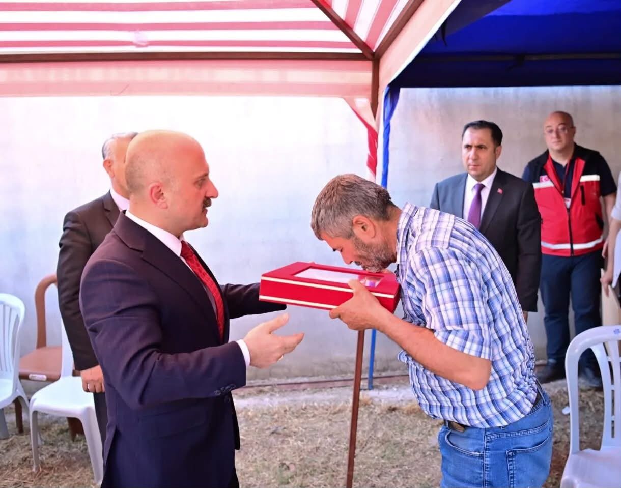 Vali Varol’dan Şehit Polis Tayfun Baş’ın Ailesine Taziye Ziyareti (3)