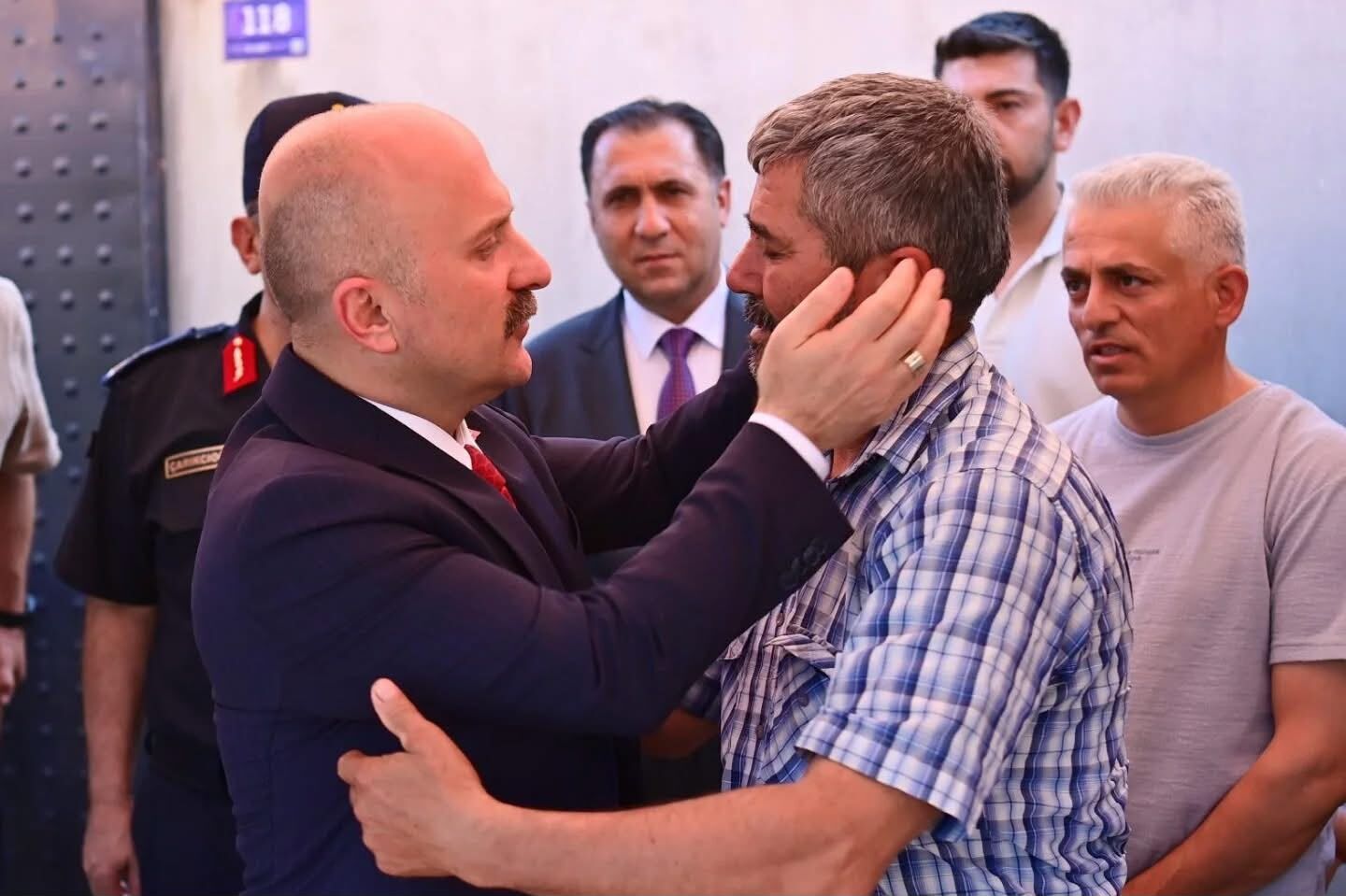 Vali Varol’dan Şehit Polis Tayfun Baş’ın Ailesine Taziye Ziyareti (4)