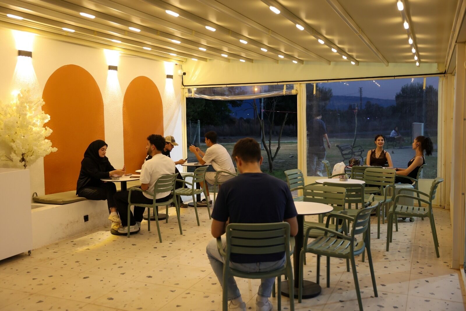Yurt Kafe Ve Isikli Parkina Yogun Ilgi Ogrencilerin Yeni Bul 671155 115E21