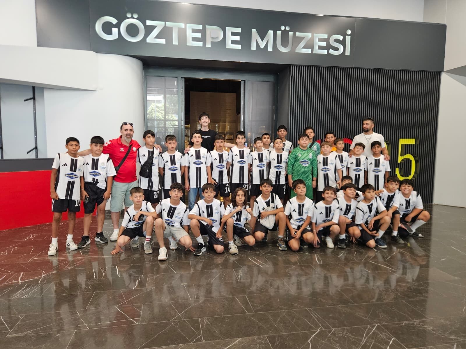 Zencirciden Genc Futbolculara Anlamli Jest 671996 945F6D