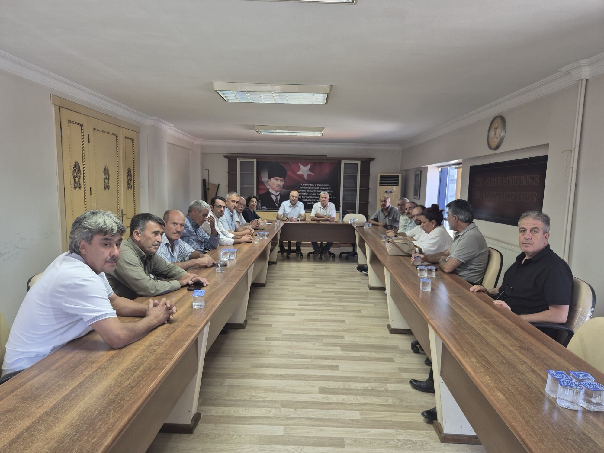Ak Parti Söke’den Muhtarlarla Istişare Toplantısı Mahallelerin Sorunları Masaya Yatırıldı (2)