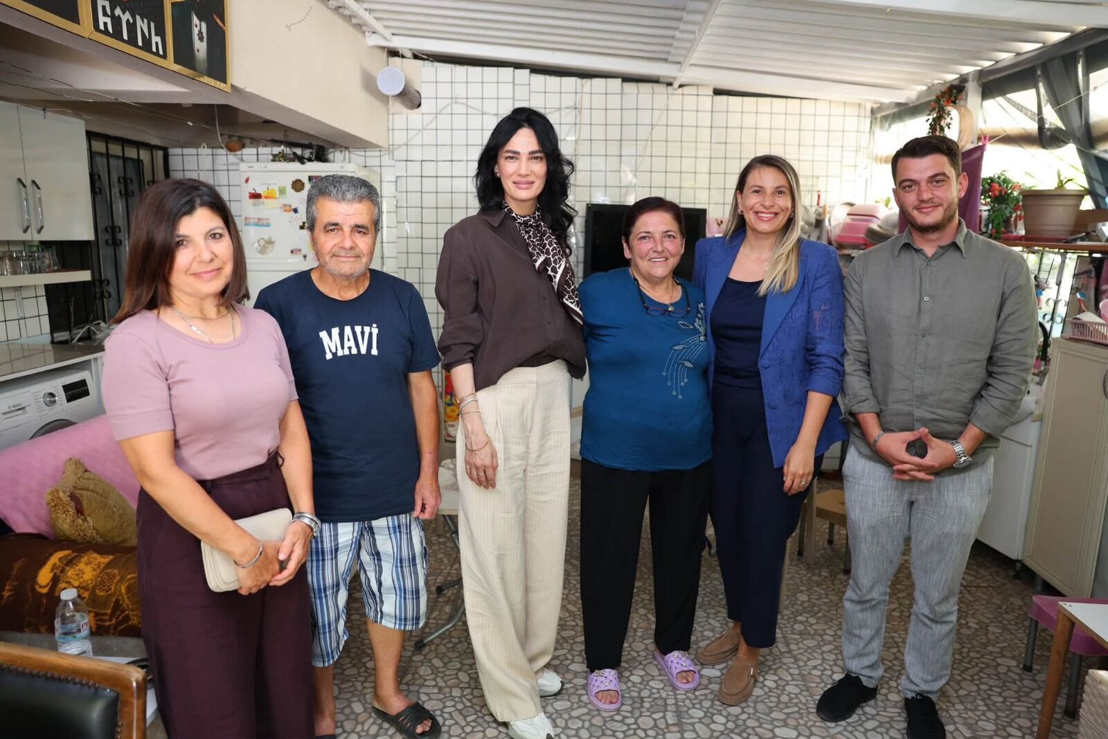 Ak Partili Sarıbaş Kuşadası’nda Vatandaşlarla Buluştu “Gönüllere Dokunmaya Devam Ediyoruz” (2)