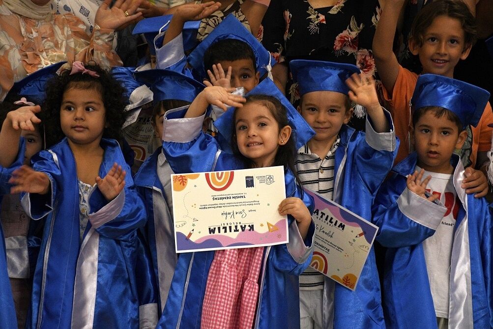 Anne Baba Çocuk Merkezi’nde miniklerin mezuniyet coşkusu