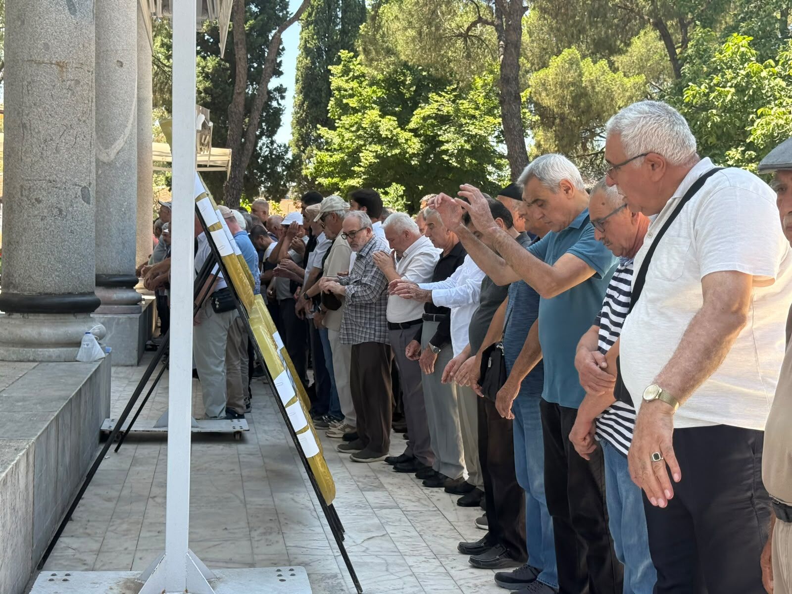 Aydın’da 15 Temmuz şehitleri için Mevlidi Şerif okundu: Bey Camii’nde lokma hayrı yapıldı