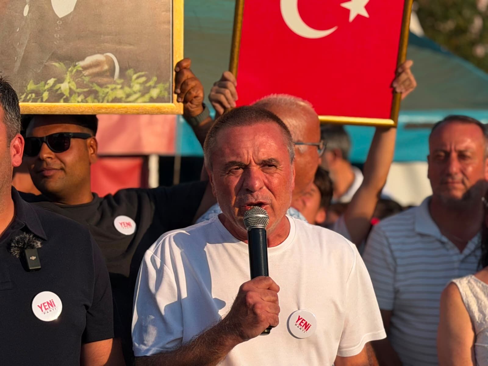 Aydın'da Chp'deki Toplu Istifalara Bir Yenisi Daha Eklendi Kuşadası Belediyesi Başkanvekili Demirtaş Ve Beraberindekiler De Ayrıldı (2)