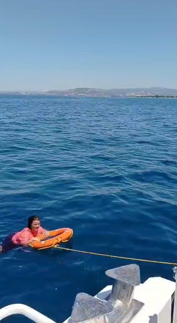 Aydın'da Denizde Sürüklenen Kişi Kurtarıldı (1)