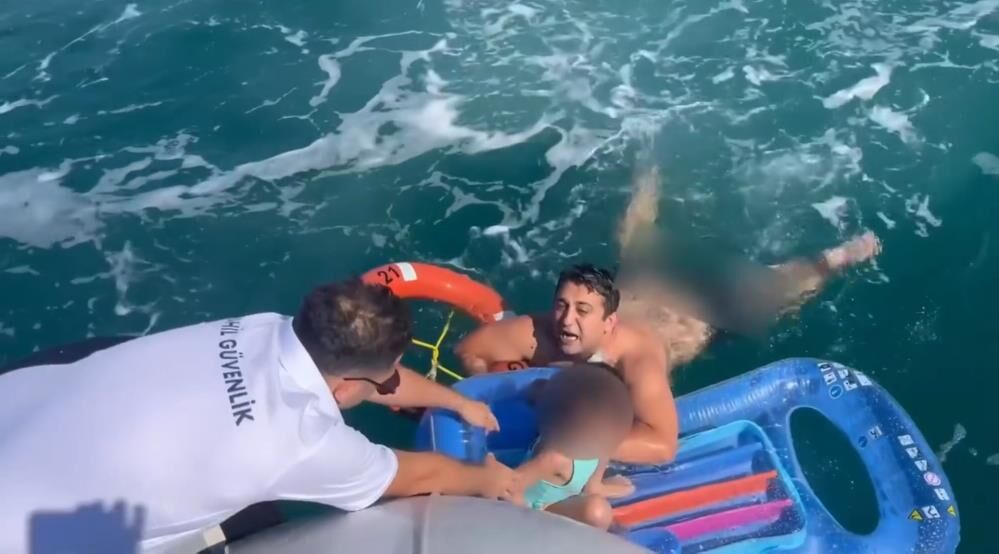 Aydın’da Denize Giren Küçük Çocuk Korkuttu! Deniz Yatağıyla Sürüklenince Ekipler Seferber Oldu (1)