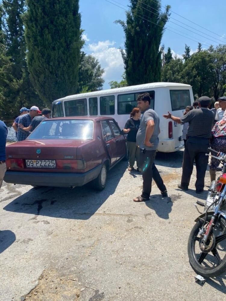 Aydın’da Işçi Servisi Ve Otomobil Birbirine Girdi Yaralılar Hastaneye Kaldırıldı (3)