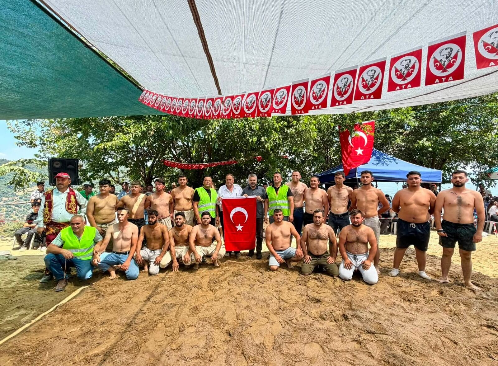 Aydın’da Karakucak Pehlivan Güreşi ve Kiraz Festivali’ne yoğun ilgi