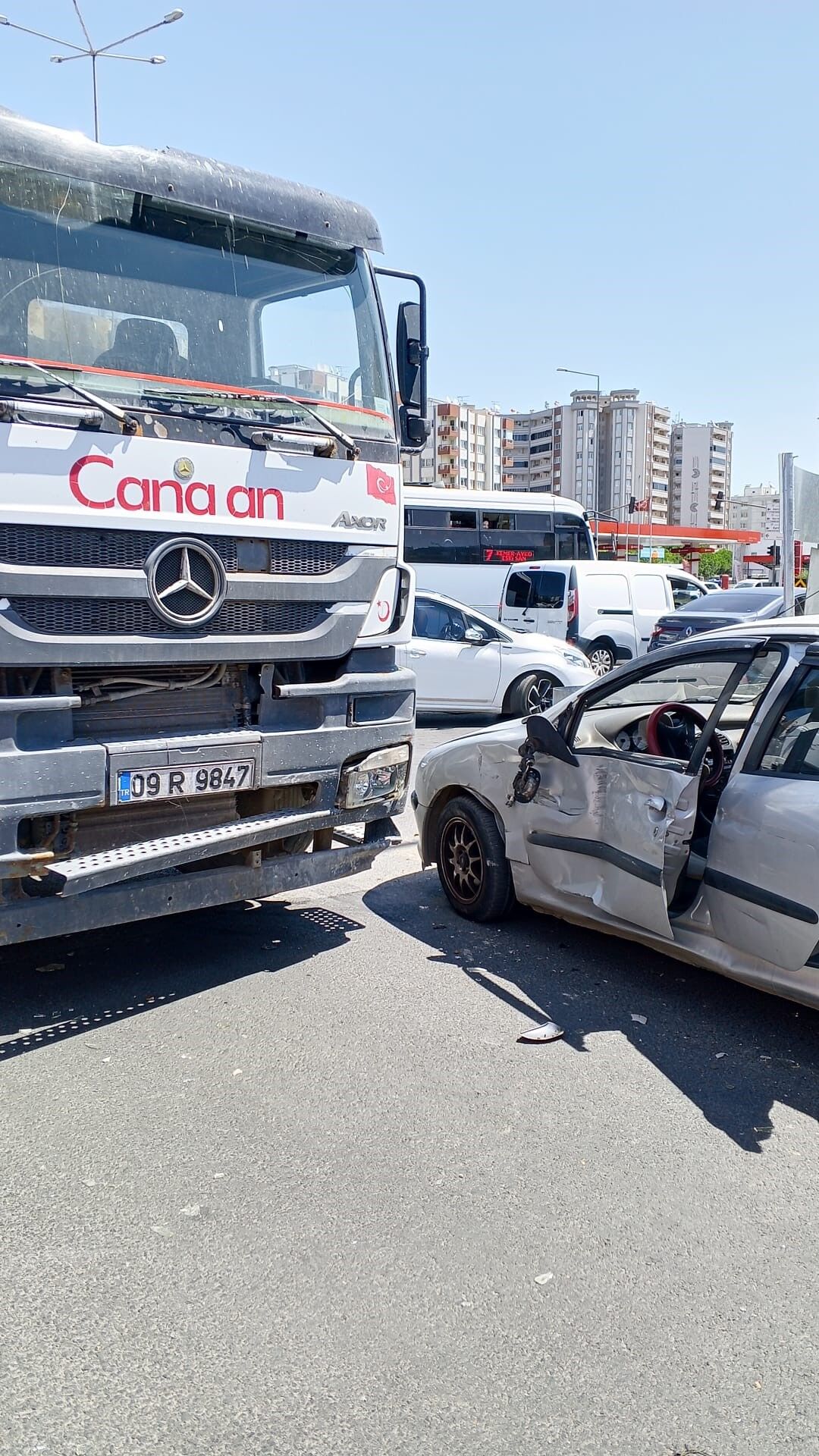 Aydın’da korkutan kaza! Yaralılar itfaiye tarafından kurtarıldı