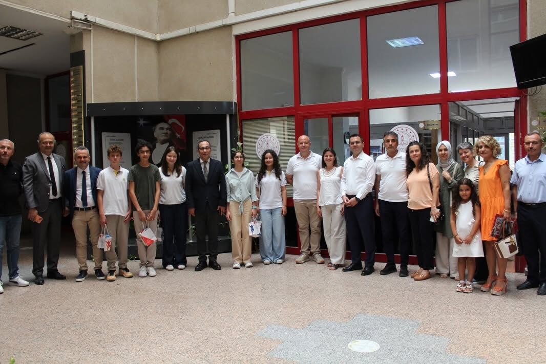 Aydın’da Lgs Türkiye Birincilerinden Anlamlı Ziyaret Öğrenciler Başarılarını Paylaştı (2)