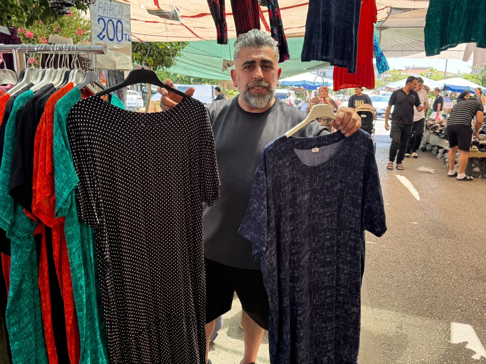 Aydın’da “Marka Merakı” Pazarı Bitirdi Pazarcının Çocuğu Bile Mağazadan Giyiniyor (2)