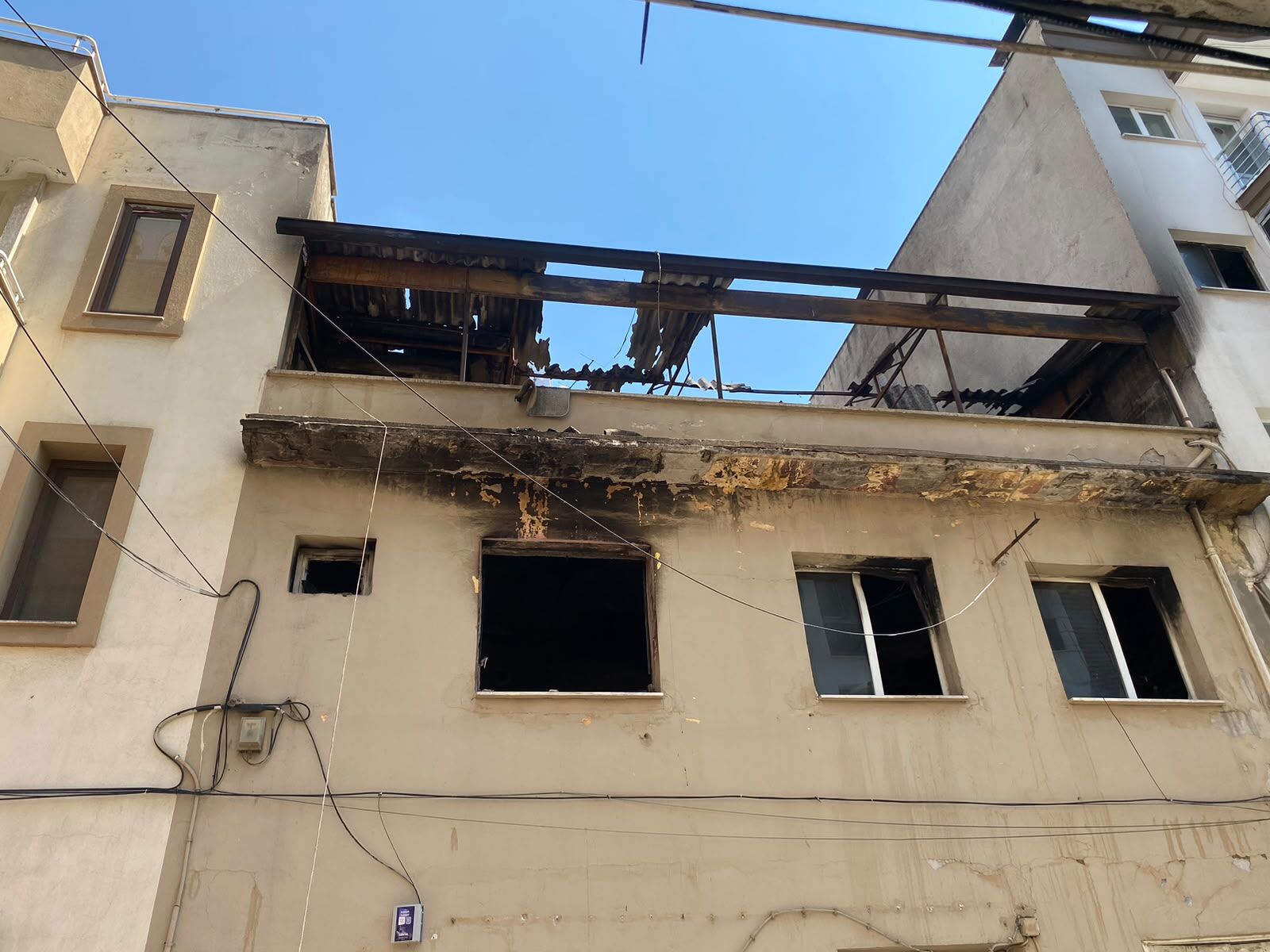 Aydın’da Sabah Saatlerinde Çıkan Dumanlar Korkuttu! Aynı Evde Dördüncü Vaka (1)