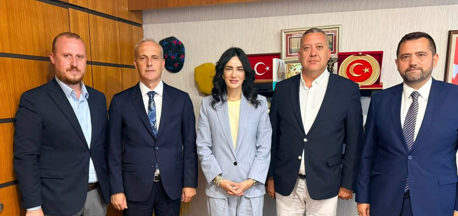 Aydın'dan Tbmm'ye Ziyaret Trafiği Ak Parti Milletvekilleri Savaş Sarıbaş Ve Özmen’le Görüştüler (1)