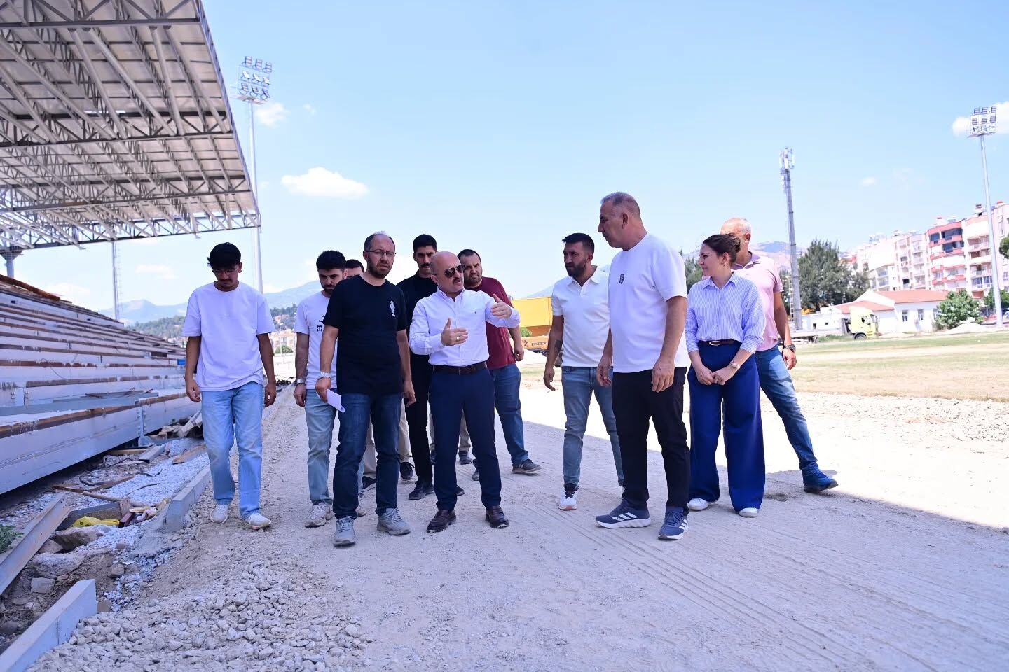 Aydın’ın 6 bin kişilik yeni stadında çalışmalar sürüyor: Vali Varol yerinde inceledi