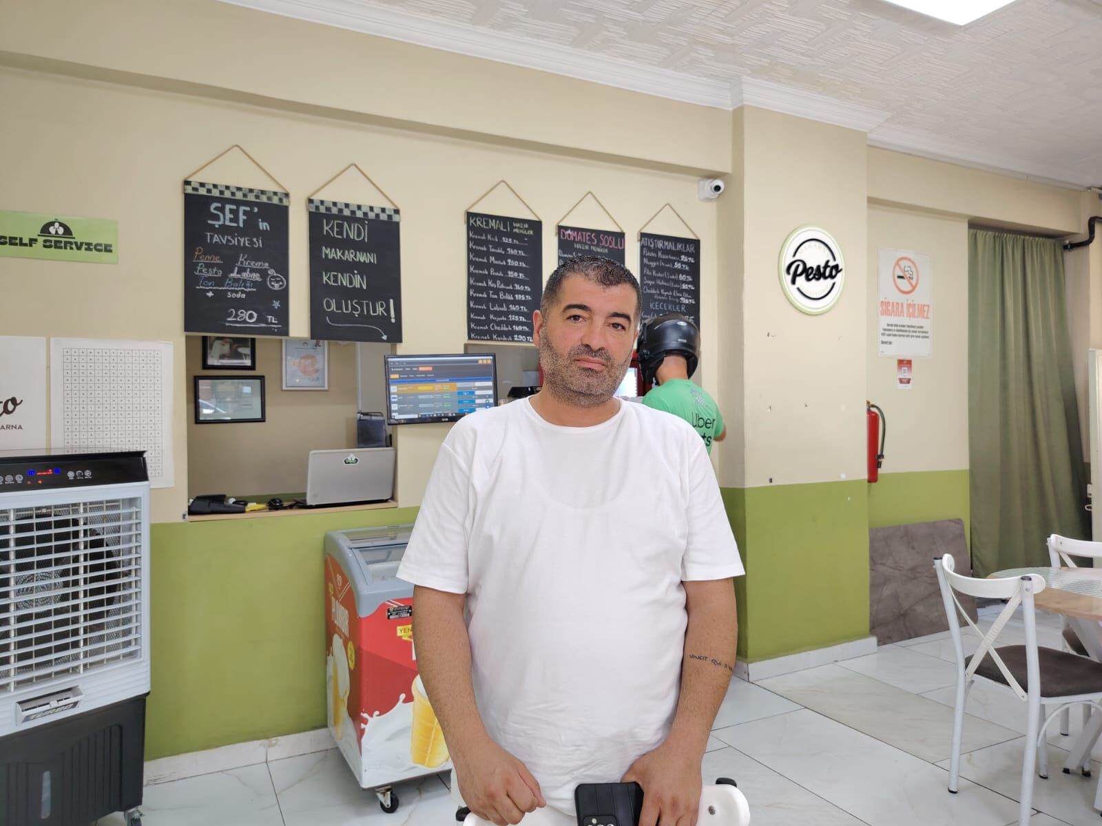 Aydın’ın öğrenci dostu işletmeleri dertli: Doğu Gazi Bulvarı’nda yaprak kımıldamıyor!