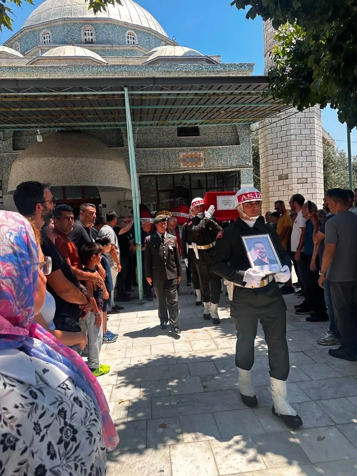 Aydınlı emekli astsubay için gözyaşları sel oldu Son yolculuğuna uğurlandı