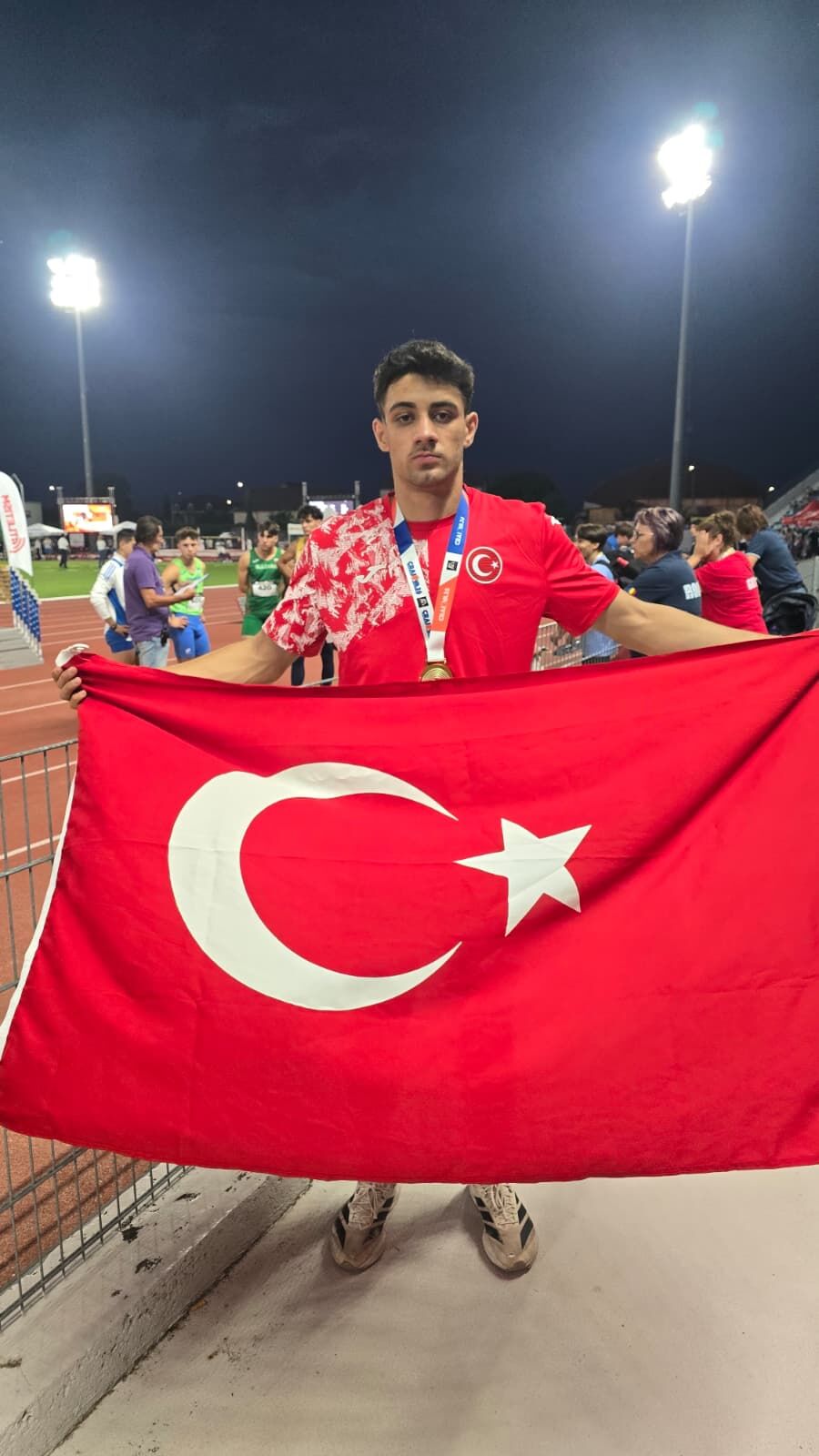 Aydınlı milli atletten aynı organizasyonda iki rekor