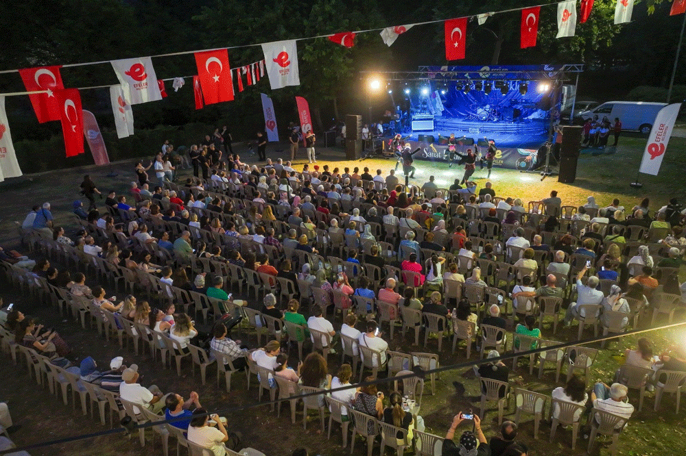 Başkan Yetişkin’le vatandaşlar sanata doydu