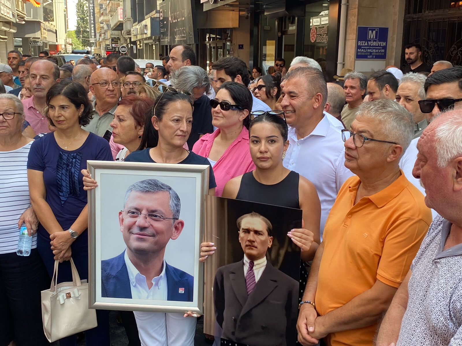 CHP Aydın’da toplu istifa! Hikmet Saatçı: “Yeni bir iktidar meşalesi yakıyoruz”
