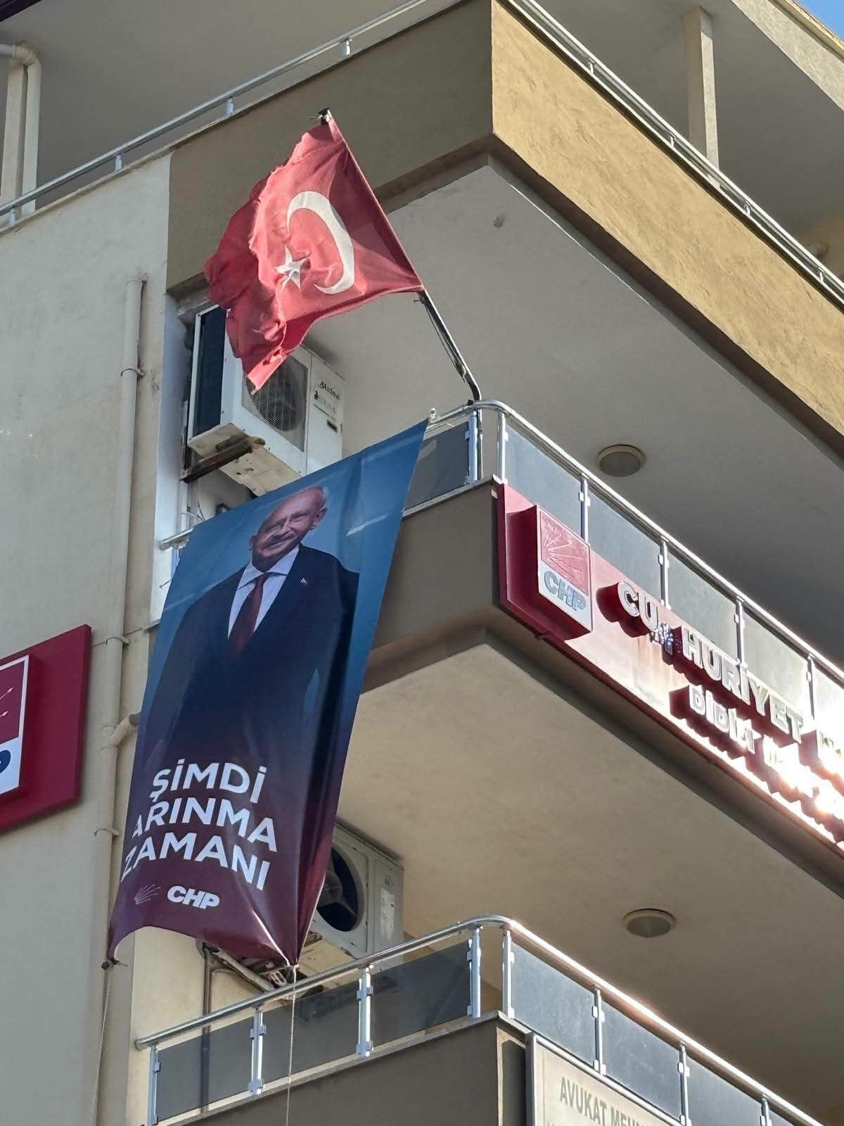 CHP Didim'de Doğan dönemi resmen başladı: İlk işi Kılıçdaroğlu’nun afişini asmak oldu