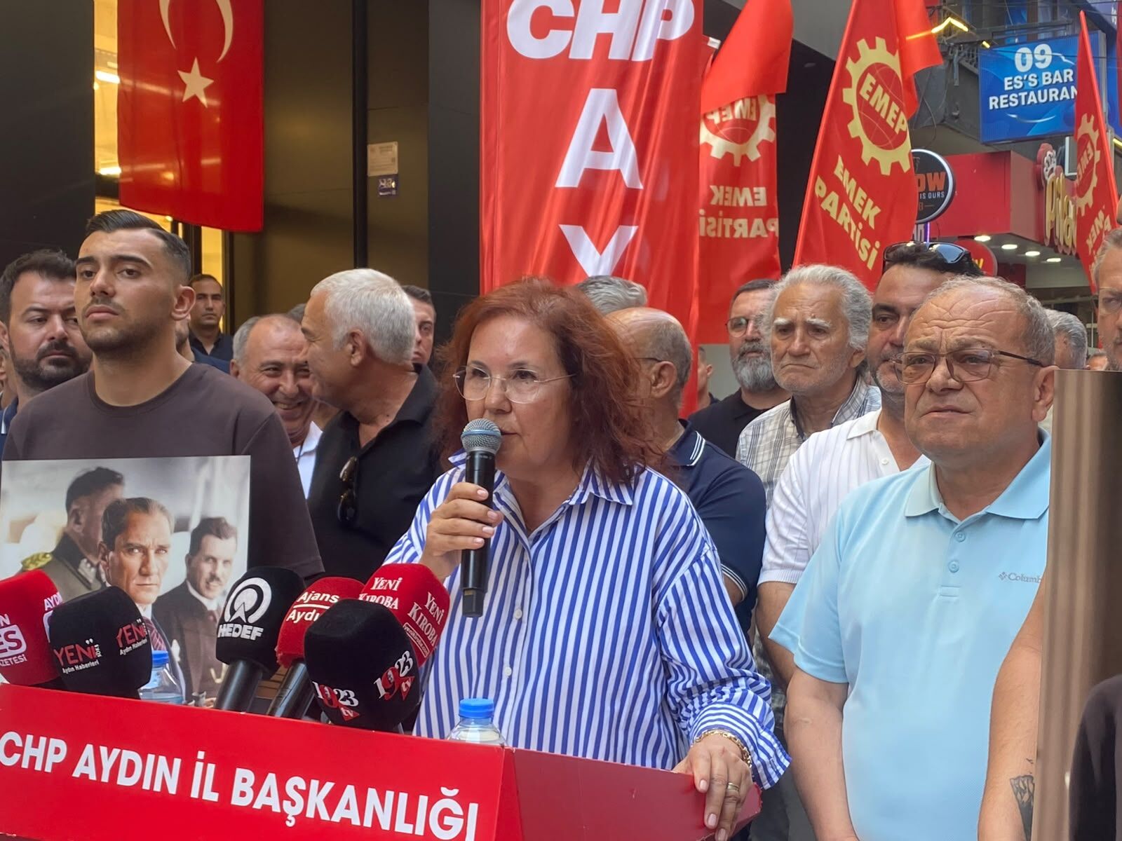 Chp İl Başkanlığı Önünde Toplandılar! “Saatçı Cesaretiniz Varsa Karşımıza Çıkın Süha Efendi” (1)