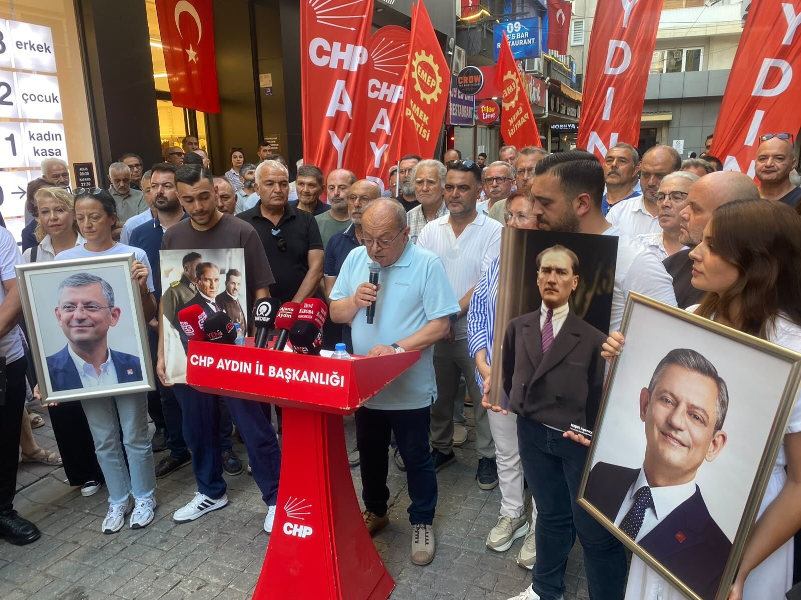Chp İl Başkanlığı Önünde Toplandılar! “Saatçı Cesaretiniz Varsa Karşımıza Çıkın Süha Efendi” (2)