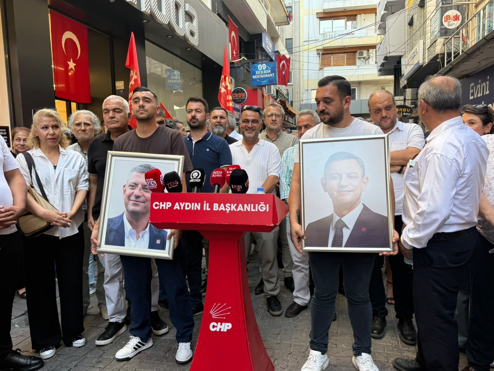 Chp İl Başkanlığı Önünde Toplandılar! “Saatçı Cesaretiniz Varsa Karşımıza Çıkın Süha Efendi” (3)