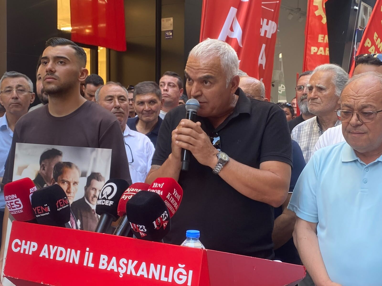 Chp İl Başkanlığı Önünde Toplandılar! “Saatçı Cesaretiniz Varsa Karşımıza Çıkın Süha Efendi” (4)
