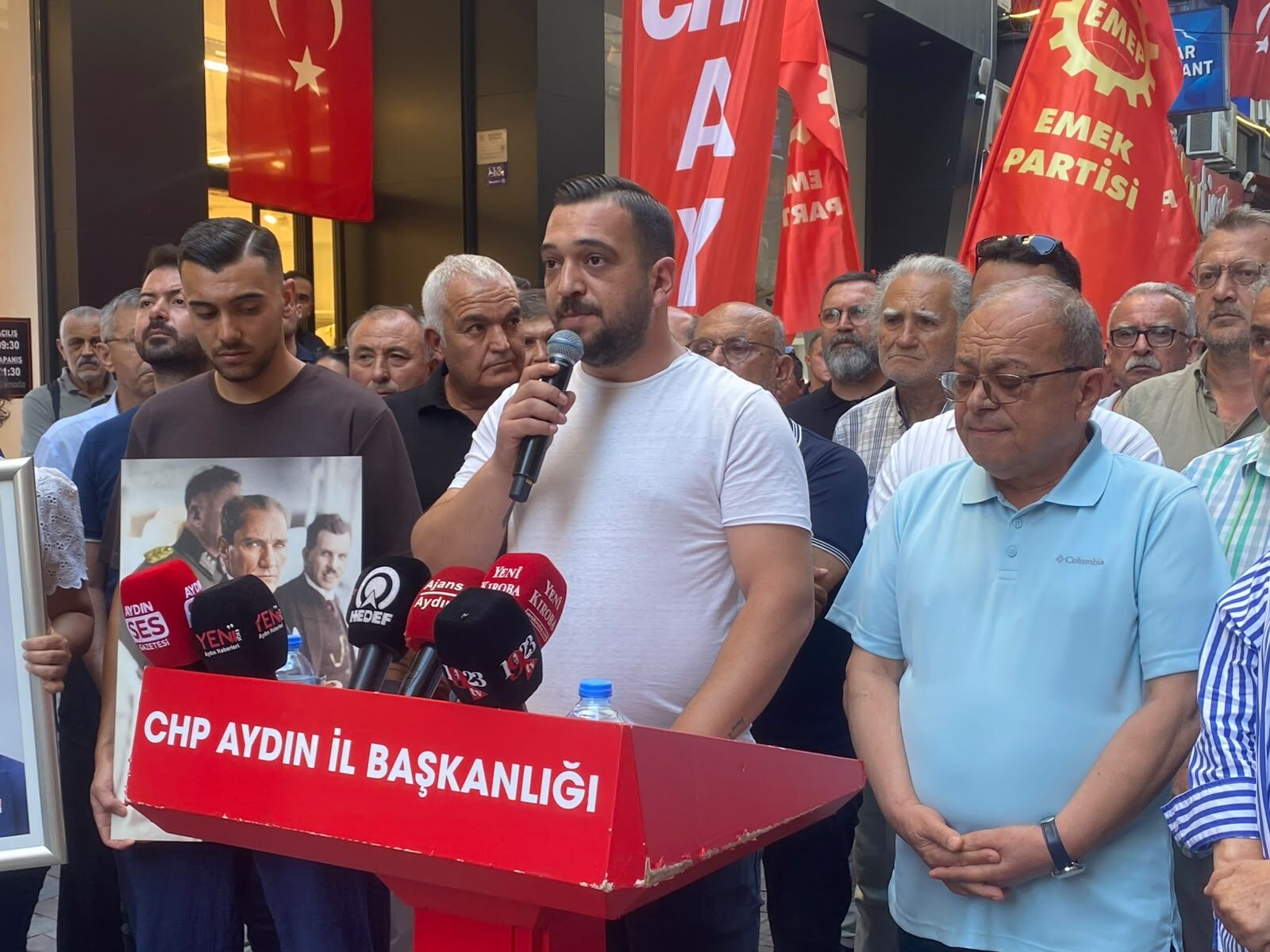 Chp İl Başkanlığı Önünde Toplandılar! “Saatçı Cesaretiniz Varsa Karşımıza Çıkın Süha Efendi” (5)