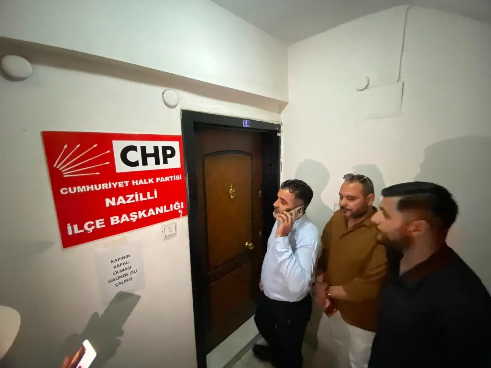CHP Nazilli direniyor Yeni başkan parti binasına alınmadı!