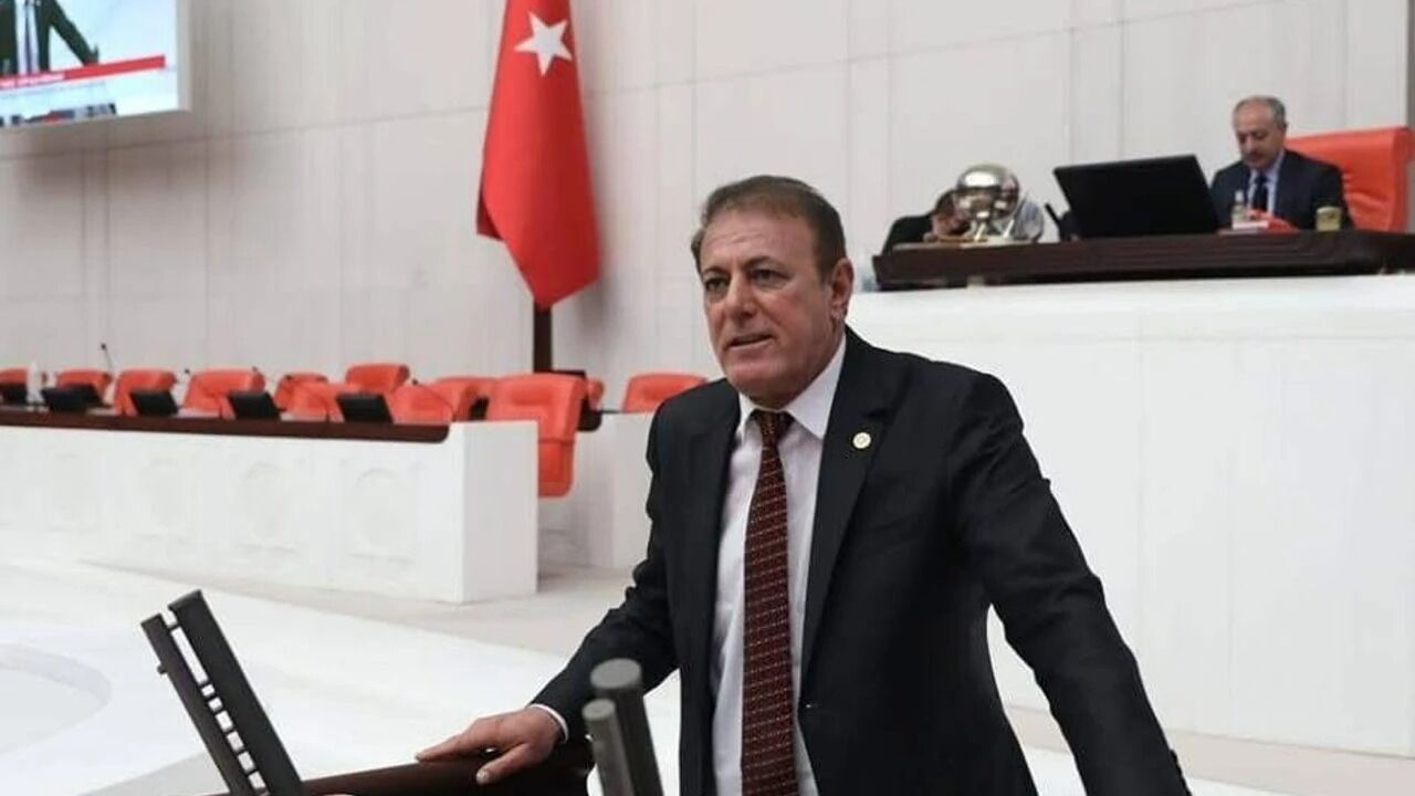 CHP'li Yıldız meclis lokantasında bıçak salladı! Eşini masaya oturtmayan garsonlara hakaret etti