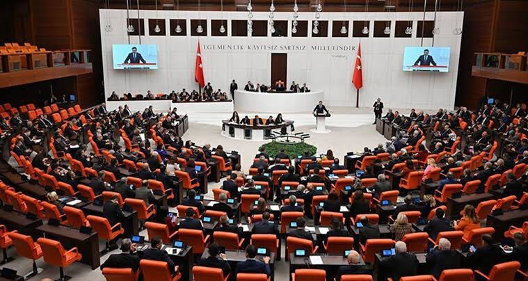 Özel’in yeni partisi hazineden yardım alabilecek mi