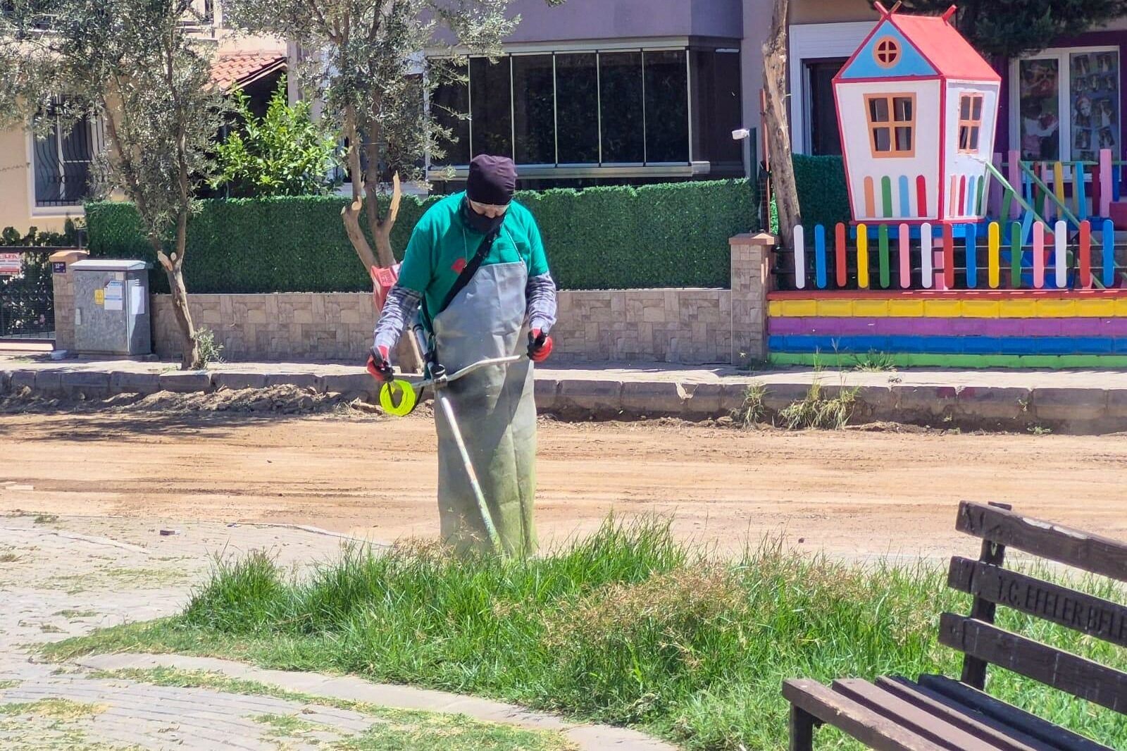 Efeler Belediyesinden Parklara Kapsamli Bakim 682978 C383Ac