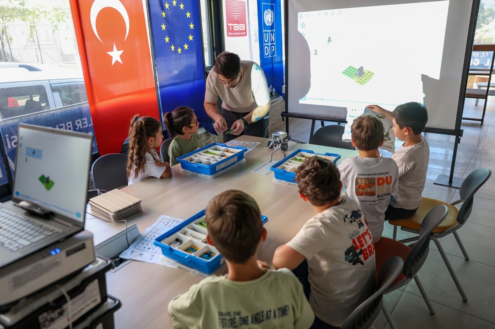 Efelerde Gelecegin Yazilimcilari Yetisiyor Dijital Genclik M 678302 A5Ed43