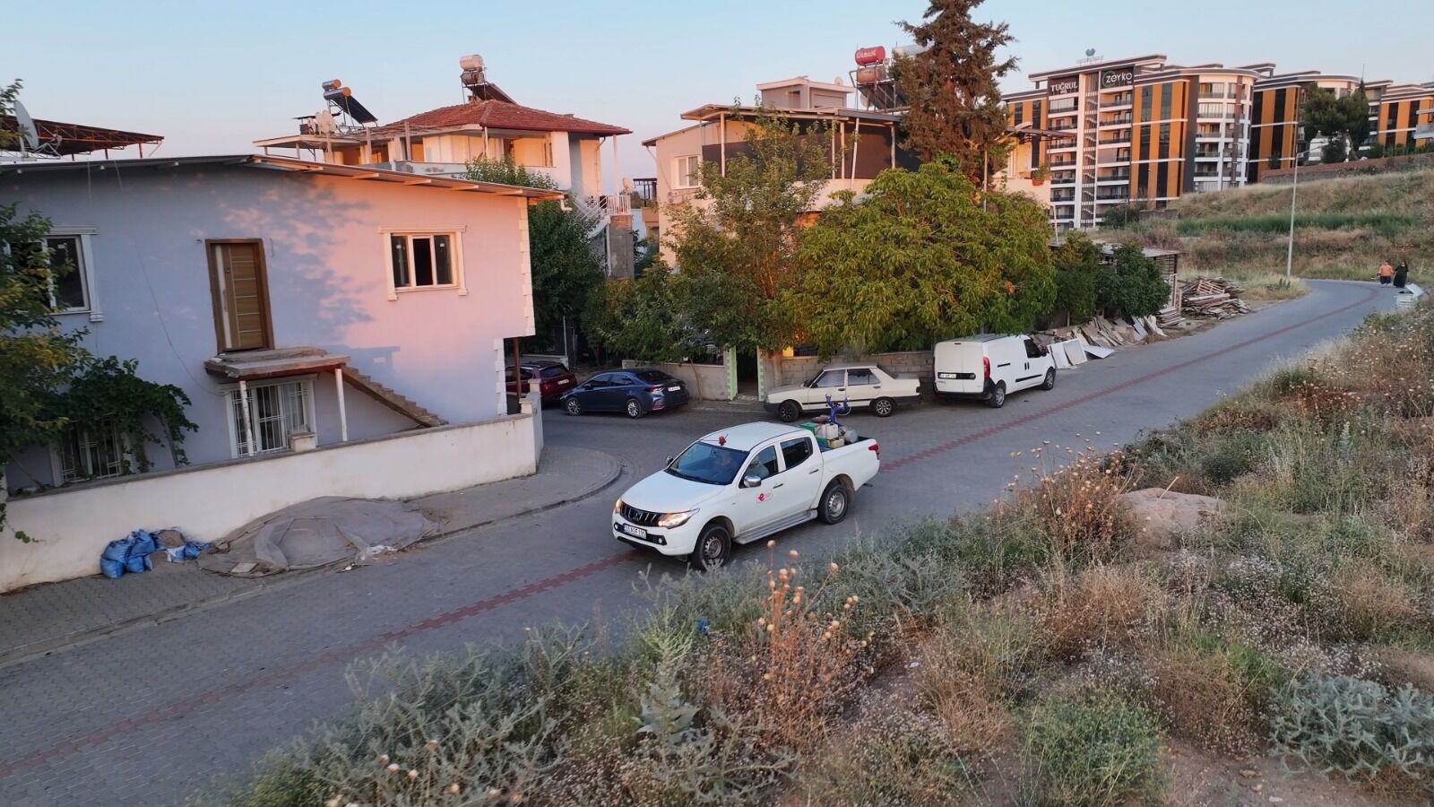 Efelerde Ilaclama Mesaisi Hiz Kesmiyor 677028 3828Fc