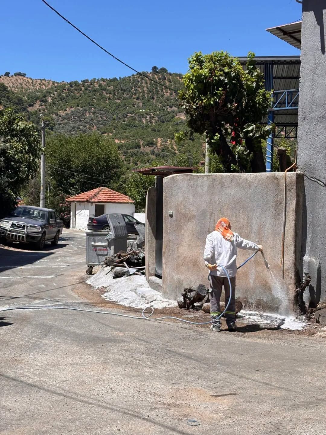 Germencik Belediyesi’nden mevsimsel haşerelerle mücadele