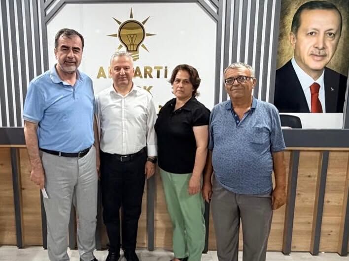 İl Başkanı Erdem'den yeni üyelere rozet: "AK Parti büyük ve güçlü bir ailedir"