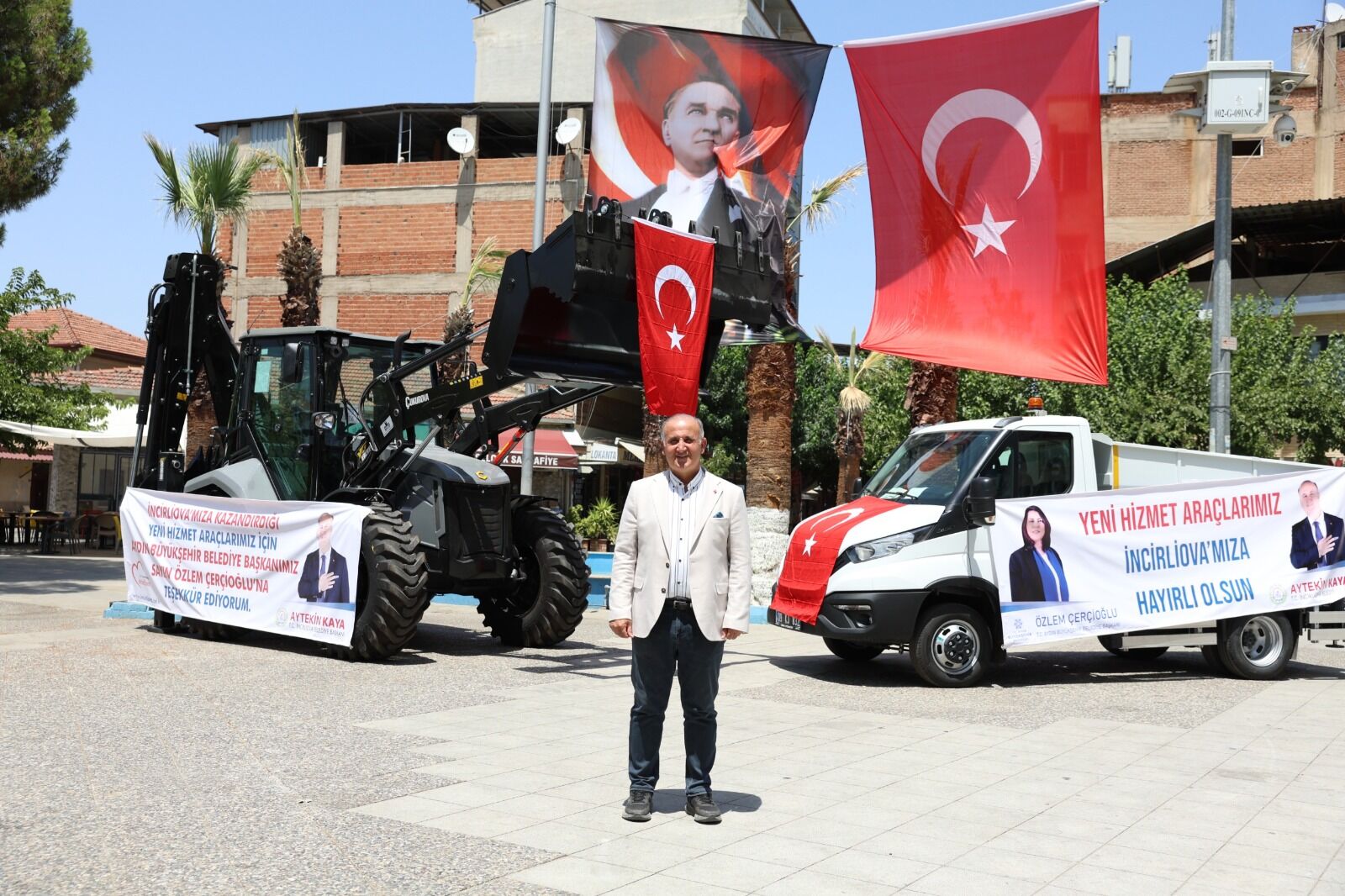 İncirliova Belediyesi’nin Araç Filosuna Yeni Takviye Kepçe Ve Çöp Taksi Hizmete Girdi (2)