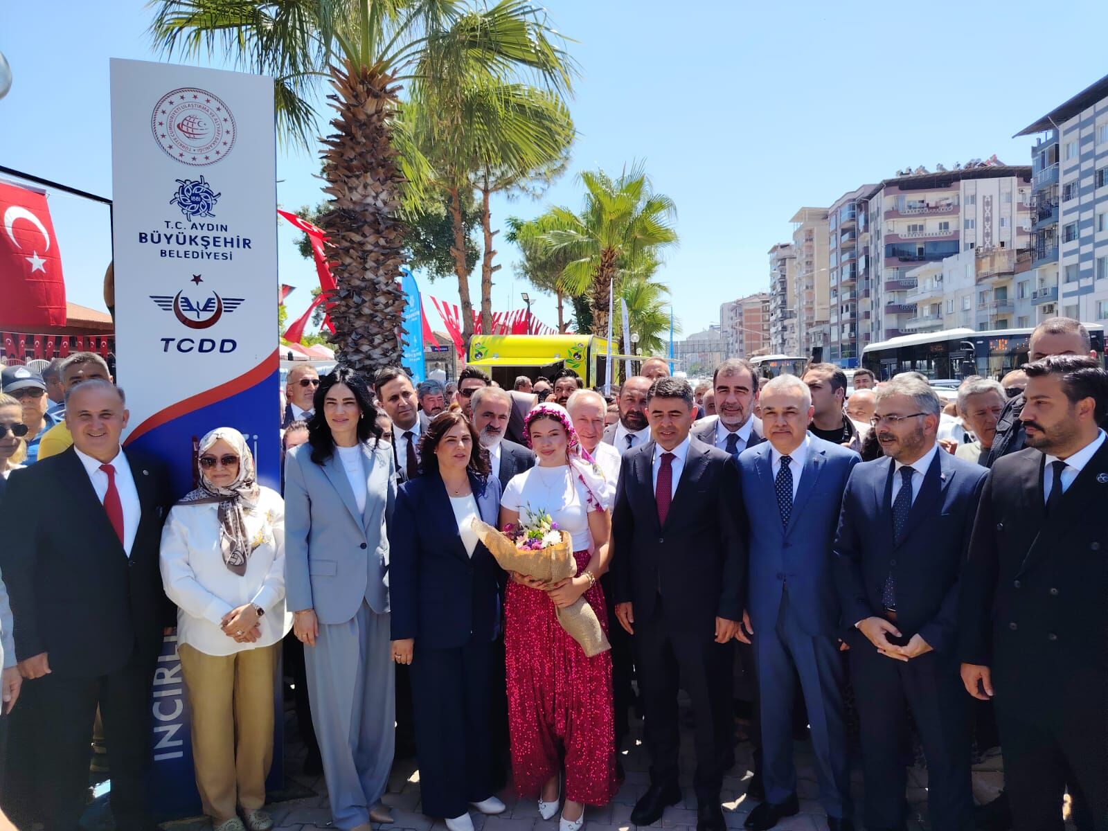 İncirliova'da Boyraz ve Çerçioğlu'na coşkulu karşılama: Zeybek gösterisi göz kamaştırdı