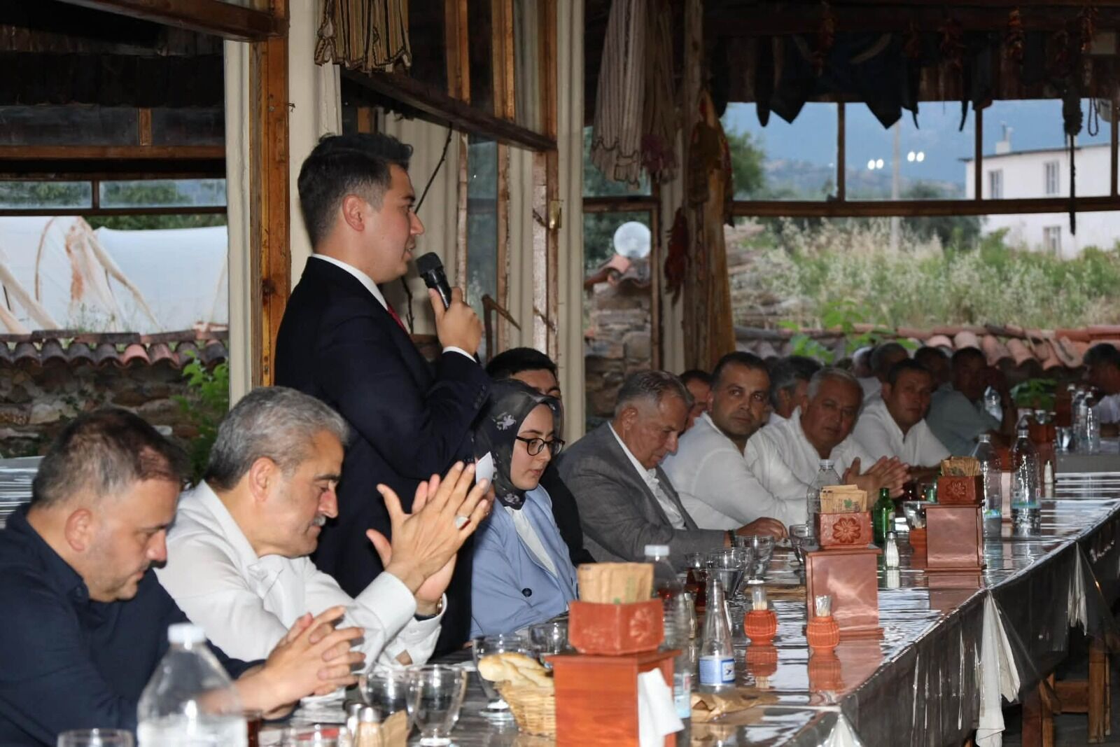 Karacasu Kaymakamı Gündoğdu’ya Veda Yemeği Yeni Görev Yeri Siirt’te Uğurlanıyor (4)