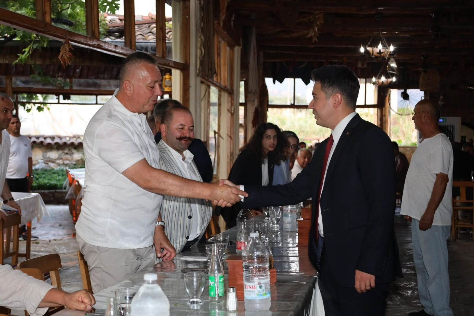 Karacasu Kaymakamı Gündoğdu’ya Veda Yemeği Yeni Görev Yeri Siirt’te Uğurlanıyor (6)
