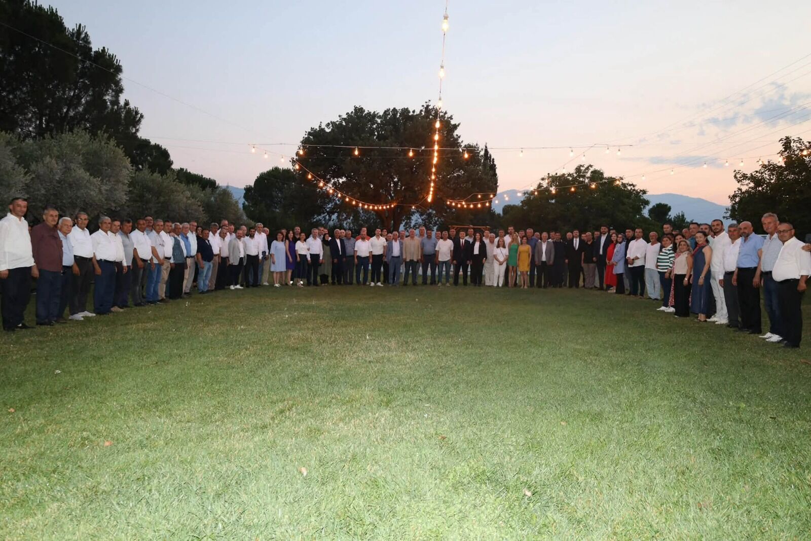 Karacasu Kaymakamı Gündoğdu’ya Veda Yemeği Yeni Görev Yeri Siirt’te Uğurlanıyor (7)