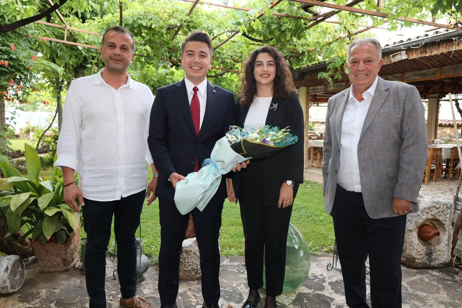 Karacasu Kaymakamı Gündoğdu’ya Veda Yemeği Yeni Görev Yeri Siirt’te Uğurlanıyor (8)
