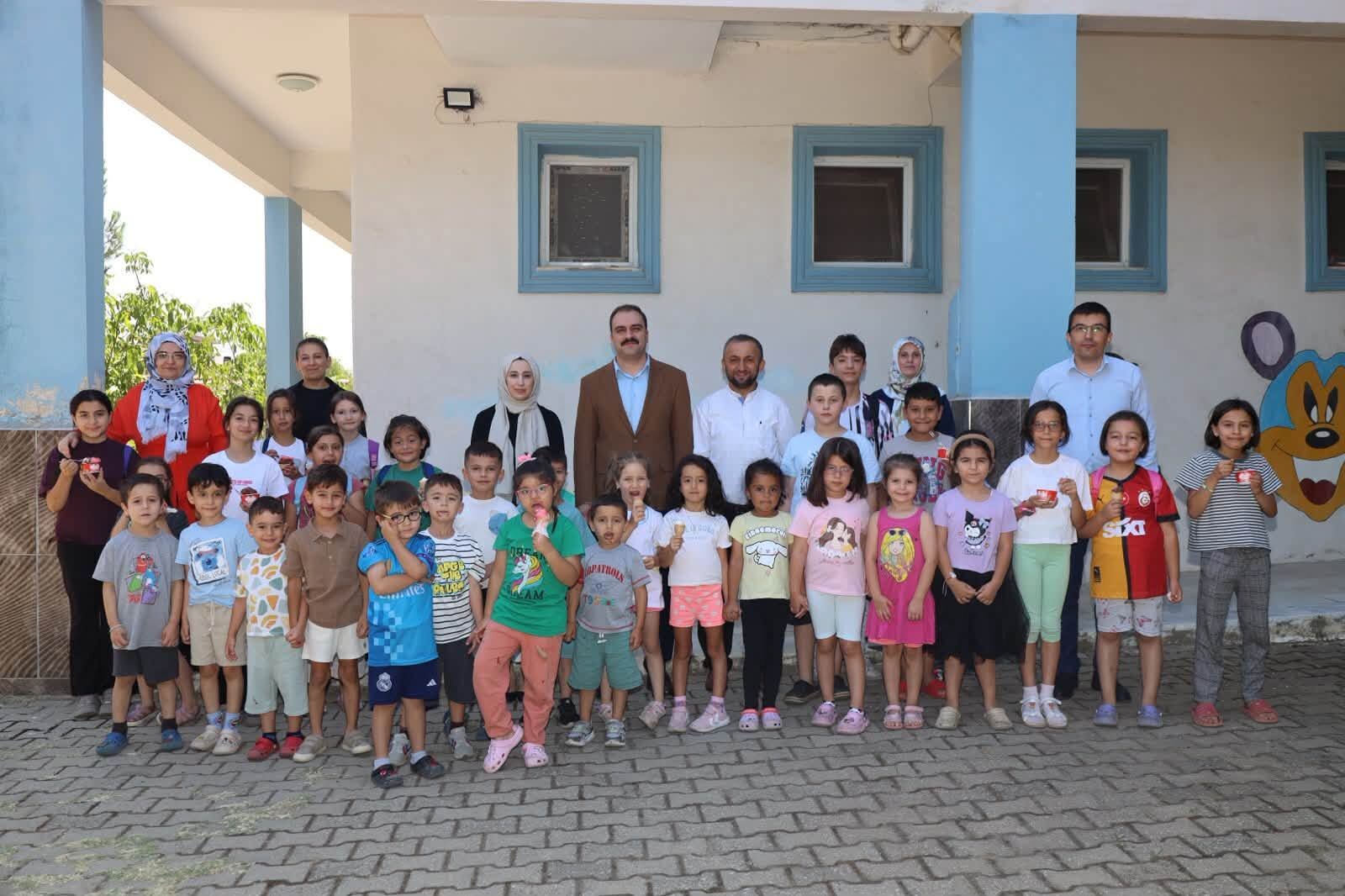 Karacasu’da Kur’an Kursu Öğrencilerine Sürpriz Kaymakam Battal Ve Eşinden Yaz Sıcağında Serinletici Jest (3)