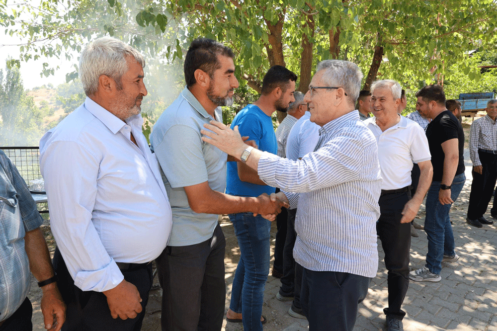 Karahallı’da Başkan Tetik’e sevgi seli