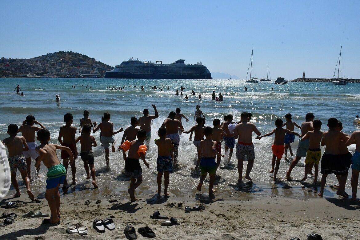 Kusadasi Belediyesi Nusaybinli Cocuklari Denizle Bulusturdu 677542 370Ff2